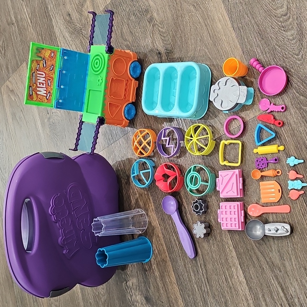 Kinetic Sand And Cra-z Sand Toys Toy Bundle